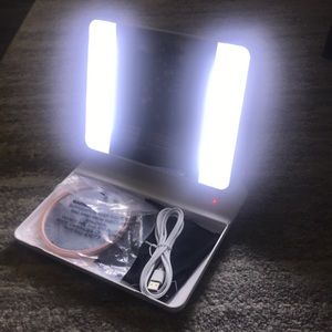 Ultra-Bright True Daylight Makeup Mirror